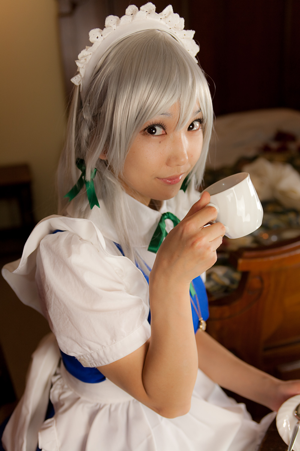 cosplay美女套图 c77 Sakuya Izayoi　白丝假发扮相(1)